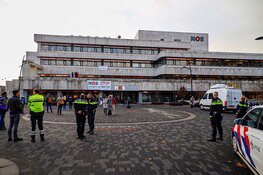 Demonstratie op terrein van NOS in Hilversum