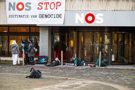 Demonstratie op terrein van NOS in Hilversum