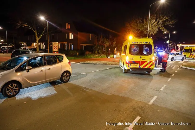 Voetganger loopt hoofdwond op bij aanrijding in Huizen
