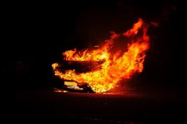 Geparkeerde auto in brand in Loosdrecht