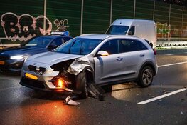 Ongeluk op A1 bij Laren, uur vertraging