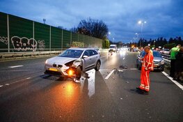 Ongeluk op A1 bij Laren, uur vertraging