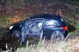 Auto te water gereden in Eemnes