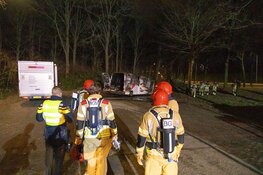 Busje van pakketbezorger uitgebrand in Stadspark Huizen