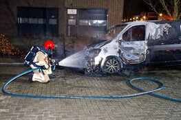 Bestelbus door brand verwoest in Blaricum
