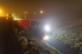 Automobilist belandt in sloot door dichte mist in Weesp