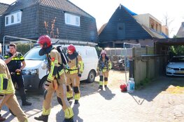 Korte brand in dak van aanbouw in Laren