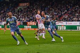 Invallers helpen Ajax langs Willem II