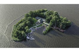 Waarnemend burgemeester Wijdemeren opent nieuwe steigers Robinson Crusoe