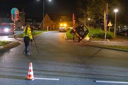 Auto botst op stoplicht bij eenzijdig ongeval in Eemnes