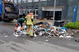 Inhoud van vuilniswagen in brand