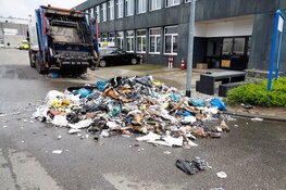 Inhoud van vuilniswagen in brand