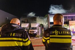 Flinke brand bij kringloopwinkel in Naarden