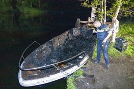 Boot volledig uitgebrand in Nederhorst den Berg