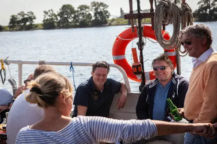 Ontdek de schoonheid van Weesp en omgeving op het water