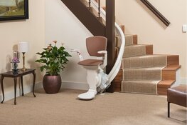 Veilig en zelfstandig thuis blijven wonen met een traplift