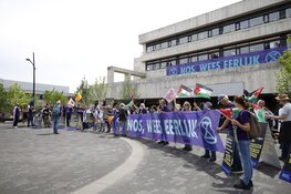Extinction Rebellion bezet Hilversums Mediapark: ‘NOS, wees eerlijk!’