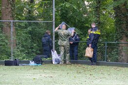 Explosief aangetroffen op veldje in Muiden