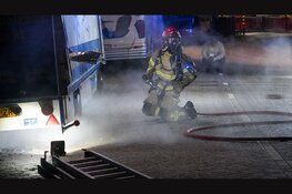 Marktwagen zwaar beschadigd na brand