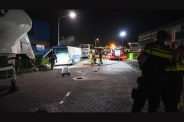 Marktwagen zwaar beschadigd na brand