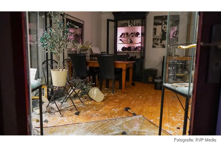 Inbraak juwelier Schoolstraat in Bussum