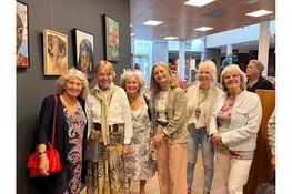 Monique Kropman opent expositie ‘Her er Jeg’ van Annemieke Vetter