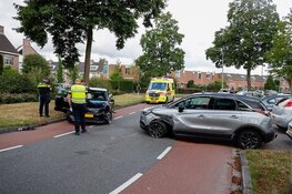 Frontale botsing tussen twee auto’s op de Delta in Huizen