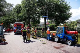 Onkruidbrander machine in brand in Laren