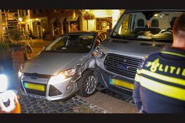 Automobilist aangehouden na botsing op kruising in Naarden
