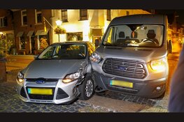 Automobilist aangehouden na botsing op kruising in Naarden