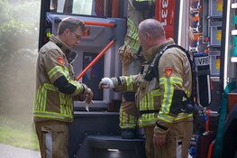 Brandweerman gewond bij autobrand in Huizen