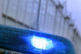 Politievoertuigen aangereden aan de Nieuw Loosdrechtsedijk