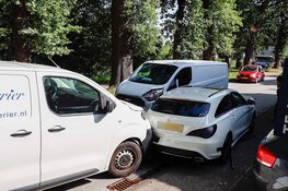 Flinke frontale botsing aan het Noordereinde in 's-Graveland