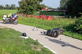 Botsing tussen twee brommers aan de Dammerweg in Nederhorst den Berg