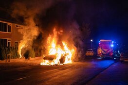 Peperdure Audi uitgebrand op parkeerplaats in Huizen