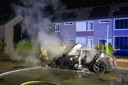 Peperdure Audi uitgebrand op parkeerplaats in Huizen