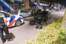 Botsing en aanhoudingen na achtervolging van brommer in Huizen