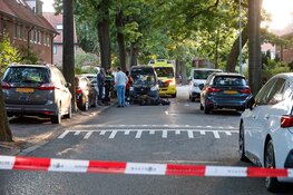 Botsing tussen busje en brommer in Hilversum, één gewonde