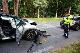 Aanrijding zorgt voor hinder en veel schade in Laren