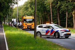 Aanrijding zorgt voor hinder en veel schade in Laren