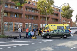 Fietser gewond na botsing met auto in Huizen