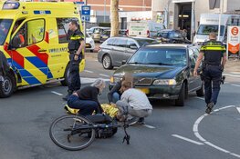 Fietser gewond na botsing met auto in Huizen