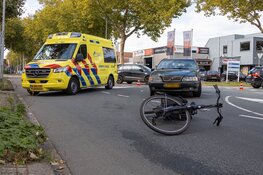 Fietser gewond na botsing met auto in Huizen