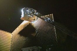 Brandweer uren bezig bij schoorsteenbrand in Naarden