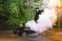 Taxi door brand verwoest op parkeerplaats in Bussum