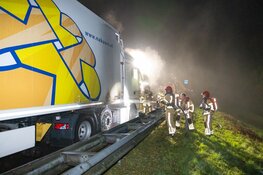 Vrachtwagen vat vlam op A1