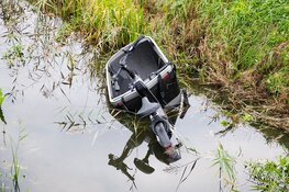 Oma en twee kinderen belanden met bakfiets in sloot