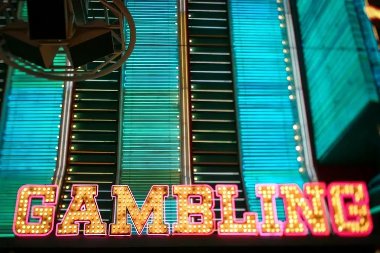 Hoe casino's met lage inzetvereisten loyaliteitsprogramma's herdefiniëren