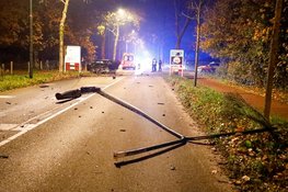 Auto veroorzaakt ravage op Blaricummerstraat, één aanhouding