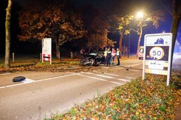 Auto veroorzaakt ravage op Blaricummerstraat, één aanhouding